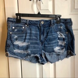 American Eagle distresses tomgirl shortie